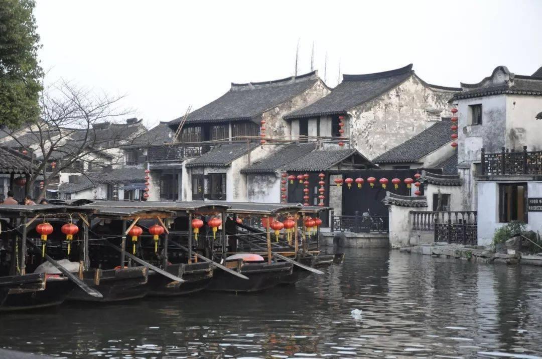 大衣哥前儿媳陈亚男接受采访落泪，陈亚男现在还在直播带货吗？游戏画面