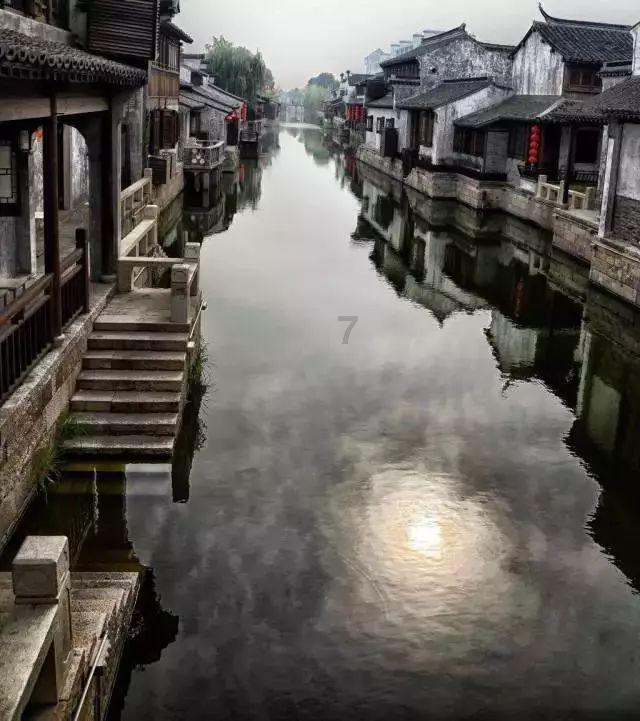 护林员年薪50万不许下山，只能带手机或者媳妇，干不干？游戏画面